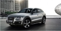 这款全新的奥迪Q5在外形设计上面体现出了奥迪全新的设计语言，将时尚和运动的语言形象完全加入到了这款新车中，在车身线条的流畅度上，表达的更