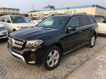 进口车市2018款奔驰GLS450作为豪华旗舰SUV，融合了强悍越野性能和舒适驾乘感受于一身，并且平行进口版本在性能和性价比方面都比中规更加突出。2018款