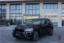 进口车市宝马X5继承上一代的优秀外观，整车造型更加饱满，动感。与其它具有越野性能的车辆相比，采用了整体车身，安全性方面丝毫不逊于宝马大型...