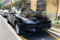 进口车市‍‍保时捷卡宴身上有着许多突出的进步，令人实在佩服保时捷的创造力。卡宴和传统的SUV车型有些不同，毕竟是一款出自“保时捷”之手的