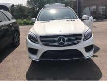 【进口车市】全新奔驰GLE550e车身外观的变化遵循了奔驰“新豪华主义”的设计理念，这一代奔驰S级、C级、GLE级上出现的那些家族基因被巧妙地移植到GL...