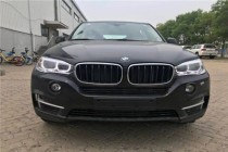 进口车市宝马X5经历了多年风雨，并引领了豪华公路SUV的新潮流，成为这个级别最畅销的车型之一。其实从第一代车型开始，X5就比较偏重于公路上的表