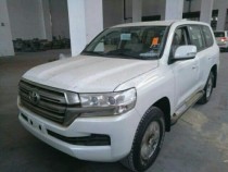 进口车市：丰田酷路泽4000自诞生以来，以其恶劣路况的高通过性、耐用性、可靠性，被誉为顶级四驱之王，深获人们信赖。它以优异的性能成绩向世人