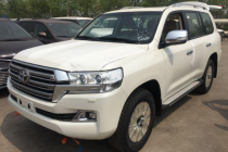 兰德酷路泽以越野性能强、性价比高、皮实耐用这三大特点，矗立于进口越野车的鳌头。2018款丰田酷路泽4000现车在售，搭载6速变速箱，动力强劲，操