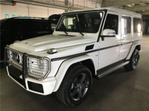 【进口车市】奔驰G500虽然和普通版G车型有着大致相似的外观，但细节之处更加时尚动感，营造出一种霸气十足的外观造型，方方正正的设计风格让其在