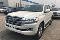 2018款丰田酷路泽4000，进口陆巡低售价。进口车市，丰田酷路泽4000它一直将“越野”视为自己来到世上的唯一意义，DNA中融入了不可比拟的大气之美，