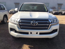 进口车市2018款丰田酷路泽4000，增加流水转向灯。新车还是搭载的4.0Lv6引擎，配备多地形可选驾驶辅助装置、定速巡航系统等，以其优异的性能成绩向世...