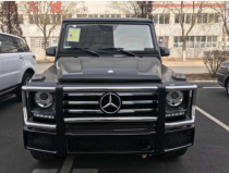 进口车市现在城市型SUV越来越多，不管是外观部分还是性能都更加偏重城市化。在这种情况下，奔驰G级依旧保持传统硬派越野车造型，并且保持着世界