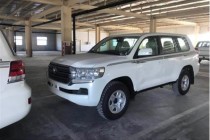 进口车市：2018款丰田酷路泽4000极具力量感的外形设计，再加上这庞大的体型，那种强势与霸气就表露无遗了。外观延续了家族式设计理念，宽大的横幅...