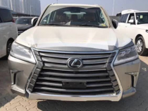 2018款雷克萨斯LX570，中东版SUV，内饰八座，限时降价。全新款LX570引入了LEXUS雷克萨斯最先进的科技和顶级配置，达到了同级别产品中的最高水平，为运