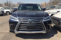 每个男人心中都有一个越野梦，都想开着自己的车去草原上驰骋。如果你想去野外，恰好你也能买得起LX570，那就不妨去买一台。开着他去野外尽情的驰