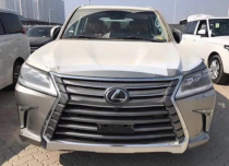 平行进口2018款雷克萨斯LX570，中东版现车限时降价。作为一款豪华车型，LX570卓越的性能、前瞻的智能安全缔造起豪华SUV高标准，以出色的越野能力和豪