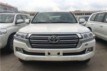 进口车市丰田酷路泽4000越野功能增强，有着“四驱之王”美誉的它，性能的提升才是众盼之重。当车辆行驶在特殊路况时，低速巡航系统会自动控制发