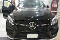 18款加版顶配GLE43AMGCoupe豪华雷测小牛皮豪华包/智能驾驶包/运动内饰包/阴沉木内饰/加热方向盘/动态转向辅助/拖钩/22寸AMG轮毂/踏板*标准配置：奔驰标志...