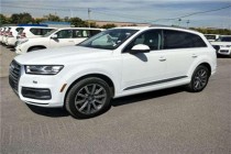 进口车市奥迪Q7高大挺拔，具有典型的奥迪家族作风，大气沉稳、低调内敛。新车以动感的造型、先进的技术在全球获得了较高的赞誉。车身侧面高腰线...