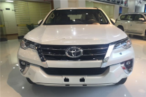 进口车市2018款丰田穿越者2700的出现首先让人眼前一亮，因为车子又高又大，加上车子的轮胎把车身衬托得很高，这让18款丰田穿越者2700在路上像个巨无...