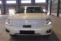 进口车市日产途乐，外观高大宽厚，总体方正，但又处处浑圆，细节处理毫不含糊，体现了日系车精雕细琢的工艺特点。在车身尺寸上，途乐最大的竞