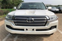 【进口车市】丰田酷路泽4000越野功能增强，有着“四驱之王”美誉的它，性能的提升才是众盼之重。当车辆行驶在特殊路况时，低速巡航系统会自动控