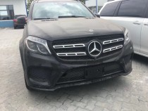 【进口车市】奔驰作为大众车型，很受欢迎，它配置齐全，现车随到随提效率高，高贵血统让它无限绽放，带来了高端的品位，设计者将它打造的拥有