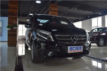 奔驰METRIS改装方案112.3英寸大屏导航211L带冰箱扶手箱3第二排可升降小桌板4带氛围灯脚踏5柚木地板6第二排迈巴赫航空桌椅7第三排沙发床817寸铝合金轮毂...