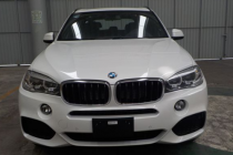 2018款宝马X5，高性能SUV，配置手续齐全。X5长宽高依旧是4857/1933/1776mm，轴距达到了2933mm，与其它具有越野性能的车辆相比，宝马X5采用了整体车身，安全