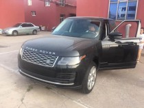 【进口车市】它有一个充满了传奇与幻想的名字，它有能力更有实力成为传世不朽的经典。只因人海中的惊鸿一瞥，坦途上的绝尘而去，路虎揽胜行政以...