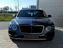 平行进口2018款宾利添越，超豪华SUV，整体风格大气、沉稳，从超塑成型、凌厉至极的宾利线条，到纯手工打造的内饰空间，皆是对宾利久负盛名匠心设