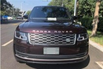 ‍‍揽胜是一款非常霸气的车型，它的整个车身设计都讲究质感，高端品位凸显出来，它的内饰高档华贵是所有驾乘它的人都称赞的一点，拥有强大的