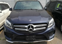 2018款奔驰GLE400，进口车限时低价。新款GLE400无论是外观还是内饰，都在延续经典的同时加入了更多现代的设计元素。新车拥有先进而节能的动力系统、