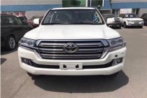 【进口车市】酷路泽4000强大的性能表现，超高的安全性，以及表现出色的越野性，仔细数起来，这似乎是一款几近完美的SUV车型。18款新车搭载的是4.0LV...