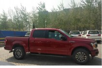 【进口车市】F150车身设计宽厚大气，个性突出，越野能力强，长时间越野驾驶稳定性较好。皮卡是汽车文化中一道独特的风景，不少男人以拥有一部外