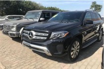 进口车市GLS450不断张扬野性，硬朗的车身线条有一种不言自明的威严在里面，那个闪闪夺目的奔驰标志，令人心头震撼。新车LED日间行车灯配上双镀铬装...