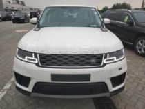 以四驱车闻名的路虎品牌在全世界无人不晓，也是引领全地形SUV的标杆品牌，其自创世以来始终致力于提供不断完善的四驱车驾驶体验，而在这样的品