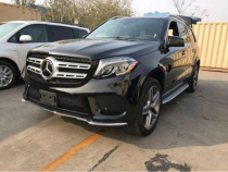 天津平行进口2018款奔驰GLS450，七座SUV限时低价，配置手续齐全。奔驰GLSSUV算不上是奔驰家族全新的系列，它只是启用新的命名规则后中期改款的GL，但