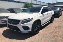 进口车市奔驰GLE43以优雅泰然之姿，流露自由风采，绽放难以抗拒的气质。其设计理念成就独特动感与瞩目的优越风范。秉承独到魅力，以卓越体验瞩目