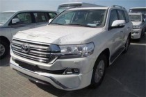 进口车市2018款酷路泽4500主宰着丰田家族的又一辉煌历史，与都市精英一起，共创不一样的里程，共享不一样的精彩。作为极致越野车型，仅有突出的穿