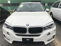 【进口车市】超炫酷外观、超强加速能力让新一代宝马X5独具风采，操控X5有种轻松自信的感觉。车体稳如泰山，车轮略显宽大，车胎粗狂，在加上新添