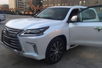 进口车市雷克萨斯LX570是一款豪华型SUV，作为雷克萨斯豪华品牌的代表车型，这款车在设计上也表现出了雷克萨斯一脉相承的精致水准。LX570全新与众不