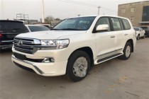 进口车市丰田酷路泽4600通过采用世界领先科技和具有革新性新结构，确保了无论是环保性，还是安全性均属世界顶级的座驾。新车车头饱满，非常具有