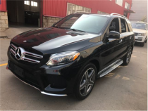 【进口车市】在新的奔驰命名规则下，GLE直白地告诉大家它来自奔驰E级平台。正如你知道的，GLE是ML的中期改款，外观变化主要是前隔栅和后尾灯。把