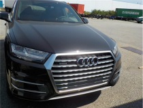 天津港平行进口车视频推荐：进口车市奥迪Q7有容乃大的胸怀气度，让新车有着傲视群雄的气势。它精准地诠释了奥迪“突破科技启迪未来”的品牌理念