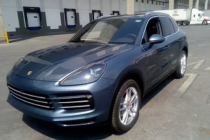 作为全球最成功的豪华SUV之一，保时捷Cayenne迎来其最新一代车型。强劲的涡轮增压发动机、全新8速变速箱，2019款保时捷卡宴Cayenne将其运动性和舒适性