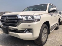 【进口车市】丰田酷路泽4000以越野性能强、性价比高、皮实耐用这三大特点，矗立于进口越野车的鳌头。18款新车保持了非承载式车身、前软后硬的悬