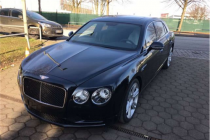 进口车市宾利，一个满载英式奢华的品牌，飞驰，以雄浑的运动性能与得天独厚的豪迈气度相辅相成，结合革命性科技，引领先进。飞驰的大灯绝对是亮...