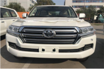 进口车市丰田酷路泽4000硕大的车身以及出色的性能为其赢得了良好的形象，具有强劲的动力操控、充沛的动力、轿车的舒适，一款家庭商务两用车，既