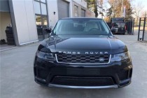 进口车市18款路虎揽胜运动版给你完美的操控感觉，炫耀着自己名门之品质。车顶部尖锐的棱角设计以及狭窄的缝式前后灯组都是新车的外观亮点，同时