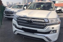 进口车市丰田酷路泽5700素来被称为“越野之王”，浑身散射着浑厚的军人气质，兼顾了不同路况的驾驶舒适性，它是真正的越野天才，在强劲不间断的