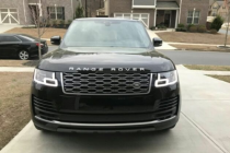 路虎揽胜行政是目前进口车中炙手可热的爆款车型，作为世界上唯一专门生产顶级全地形汽车的奢华SUV品牌，路虎积极倡导尊贵、奢华、浪漫的现代生