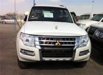 进口车市三菱帕杰罗是一款综合性能优越的SUV，拥有强劲动力，带您随心驰骋于世界各地。其良好的通过性和卓越的操控性，受到越野爱好者的青睐。