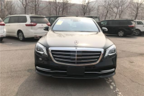 在轿车的领域，奔驰S级的市场地位经常被作为标杆看待，虽然作为一个小改款，但18款的奔驰S级带来的改变远远不止我们看到的这些表象，而作为品牌